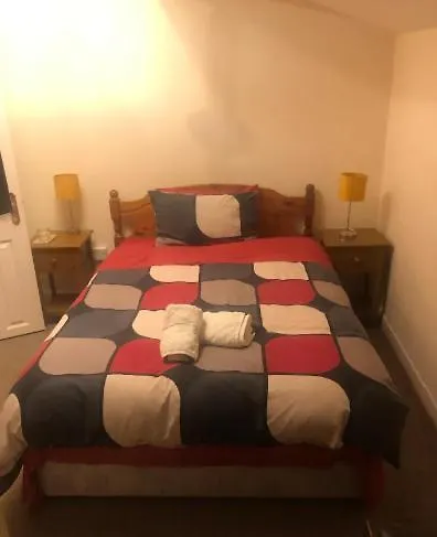 Private Comfortable Bedroom With Ensuite contacts